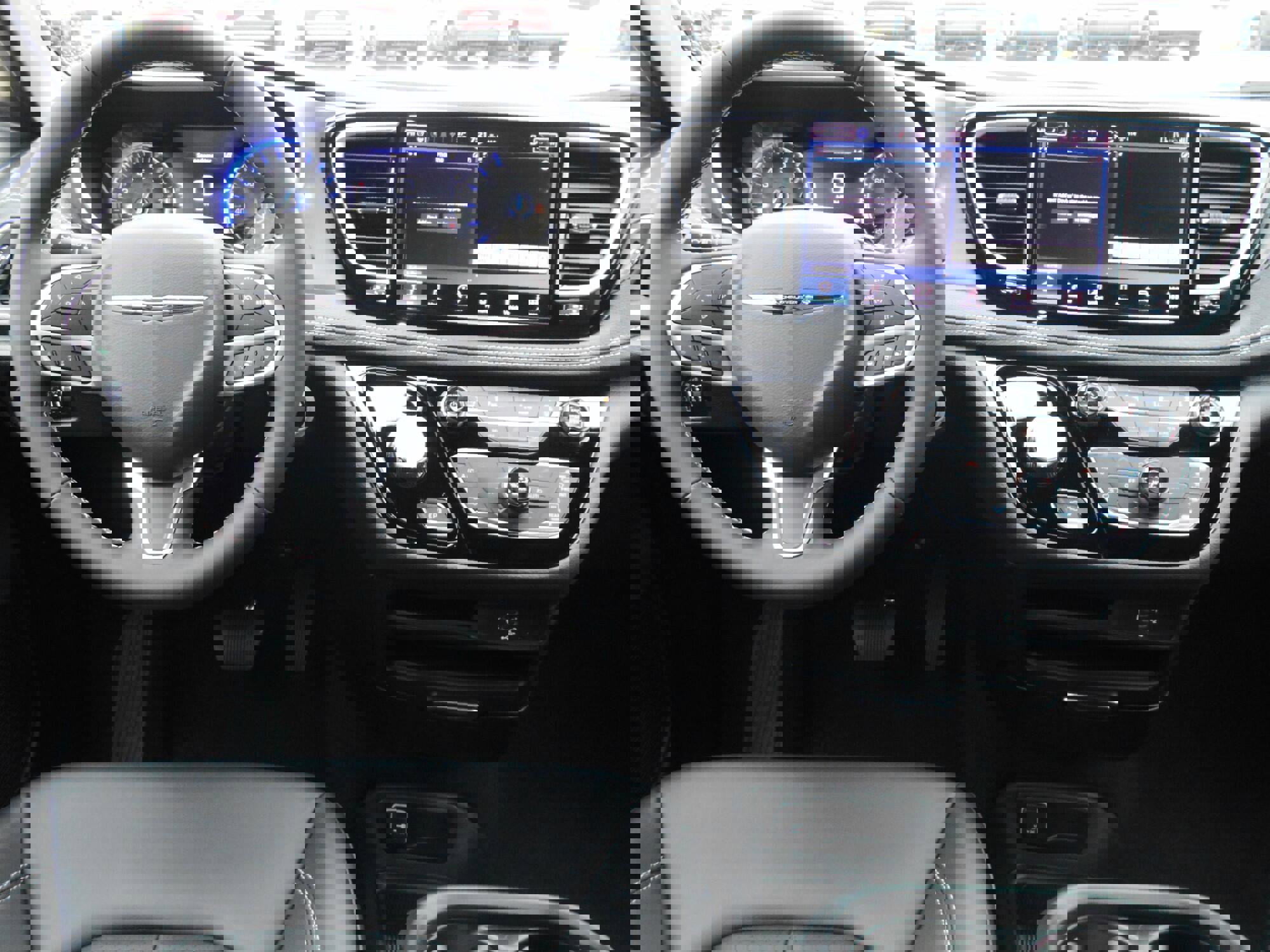 New 2026 Chrysler Pacifica Select image 4