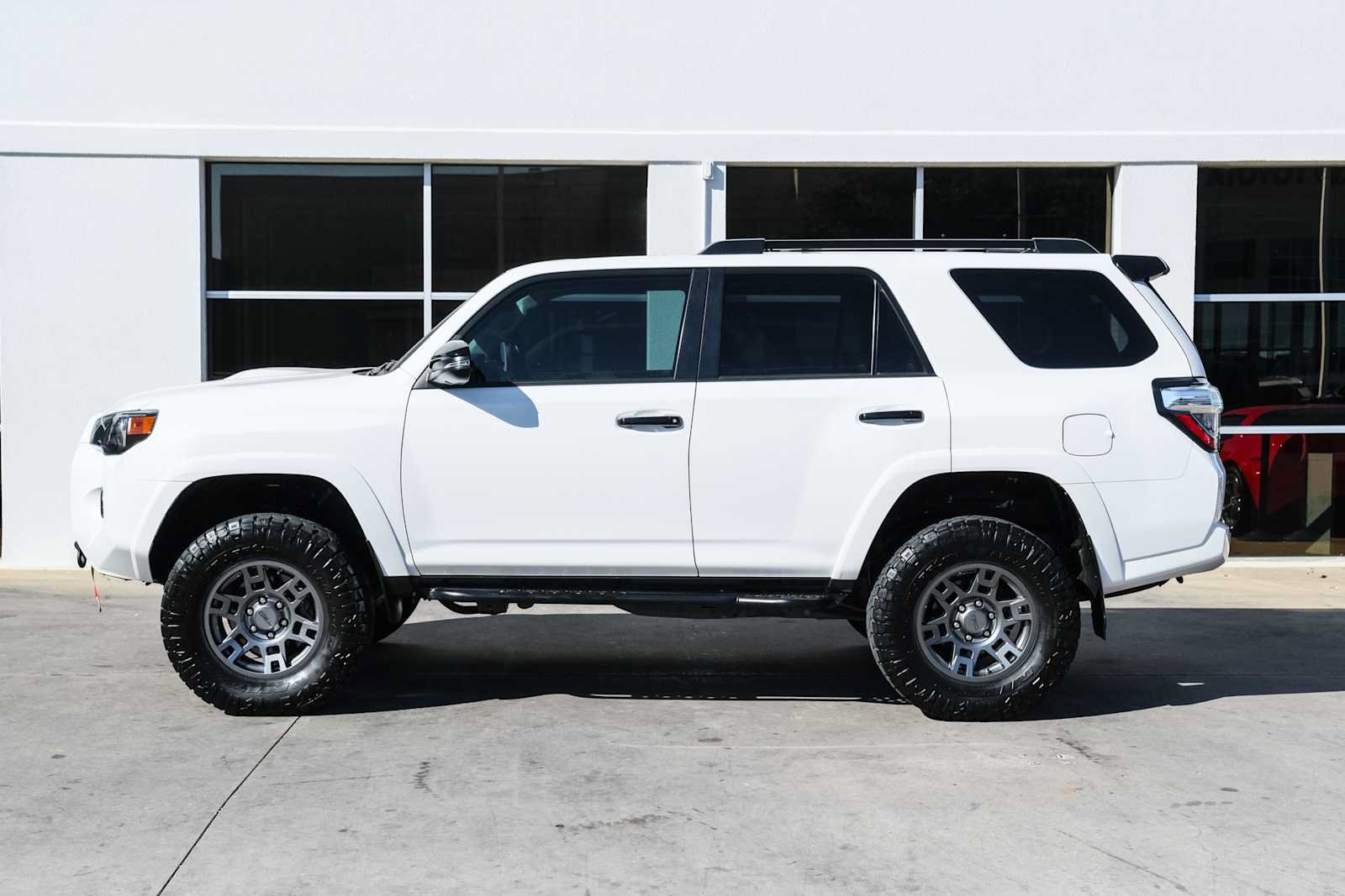 Used 2020 Toyota 4Runner Venture w/ Moonroof Package AWD/4WD image 16