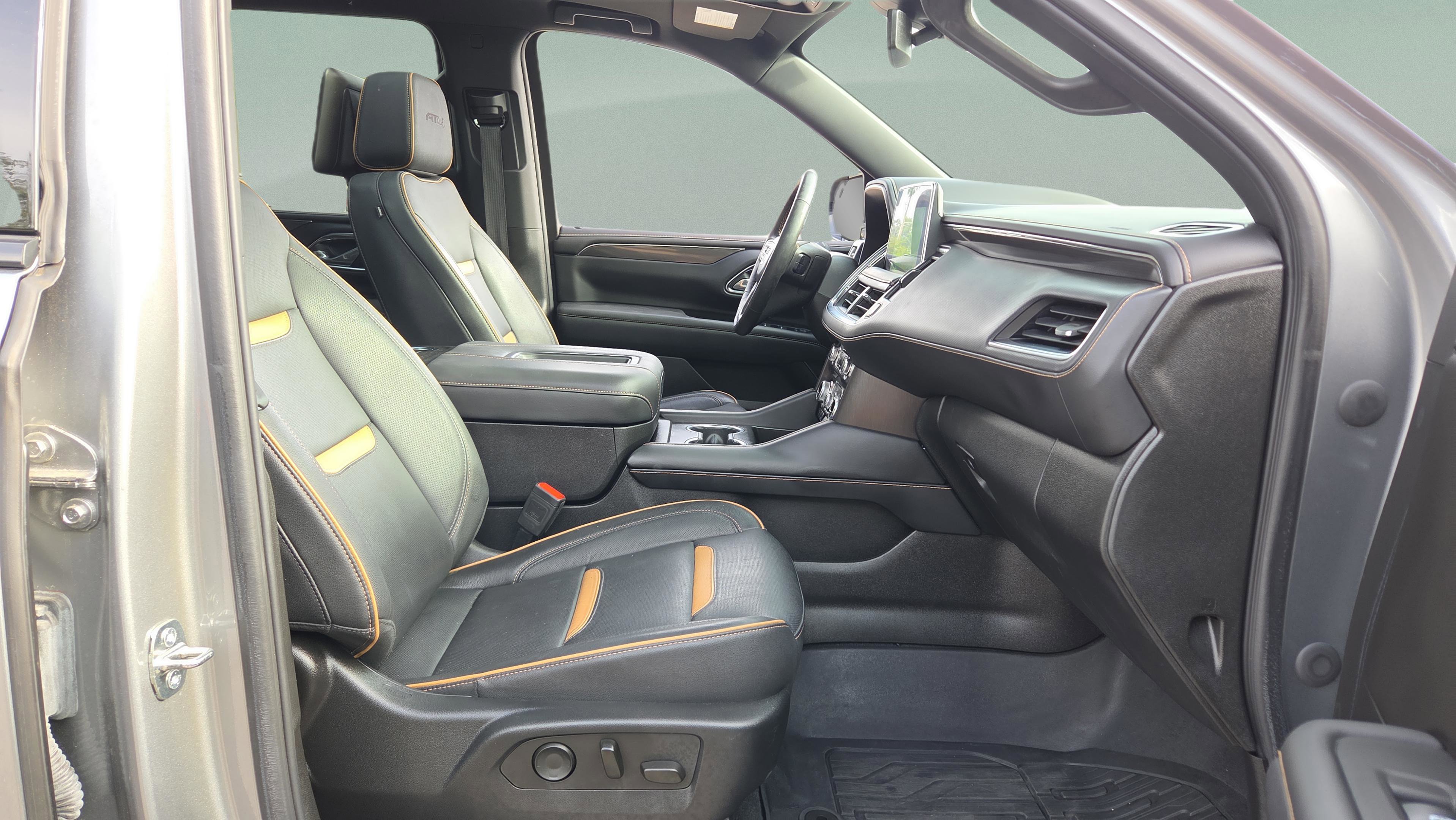 Used 2023 GMC Yukon XL AT4 w/ AT4 Premium Plus Package AWD/4WD image 17