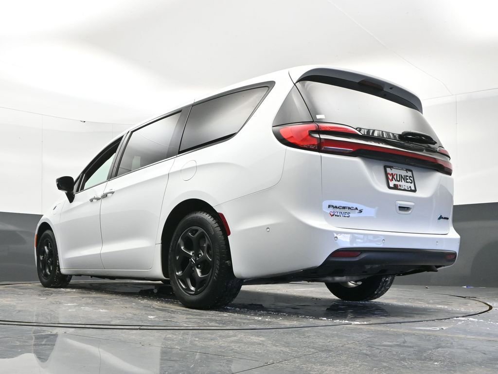 Used 2024 Chrysler Pacifica Select image 52