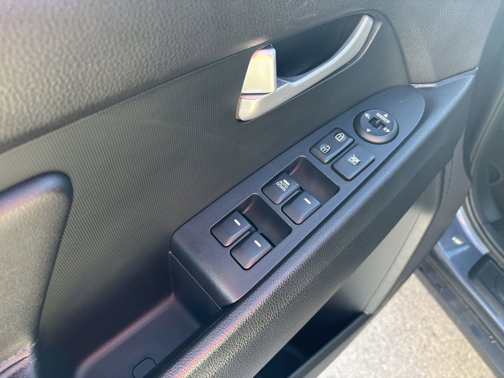 Used 2016 Kia Sportage LX AWD/4WD image 26