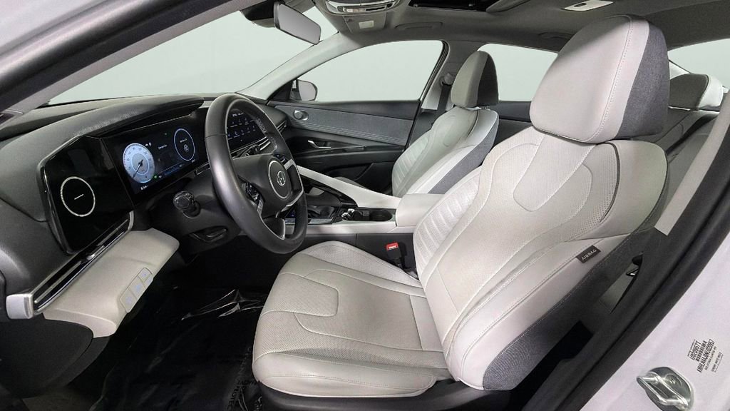 Used 2022 Hyundai Elantra Limited w/ Cargo Package FWD image 17
