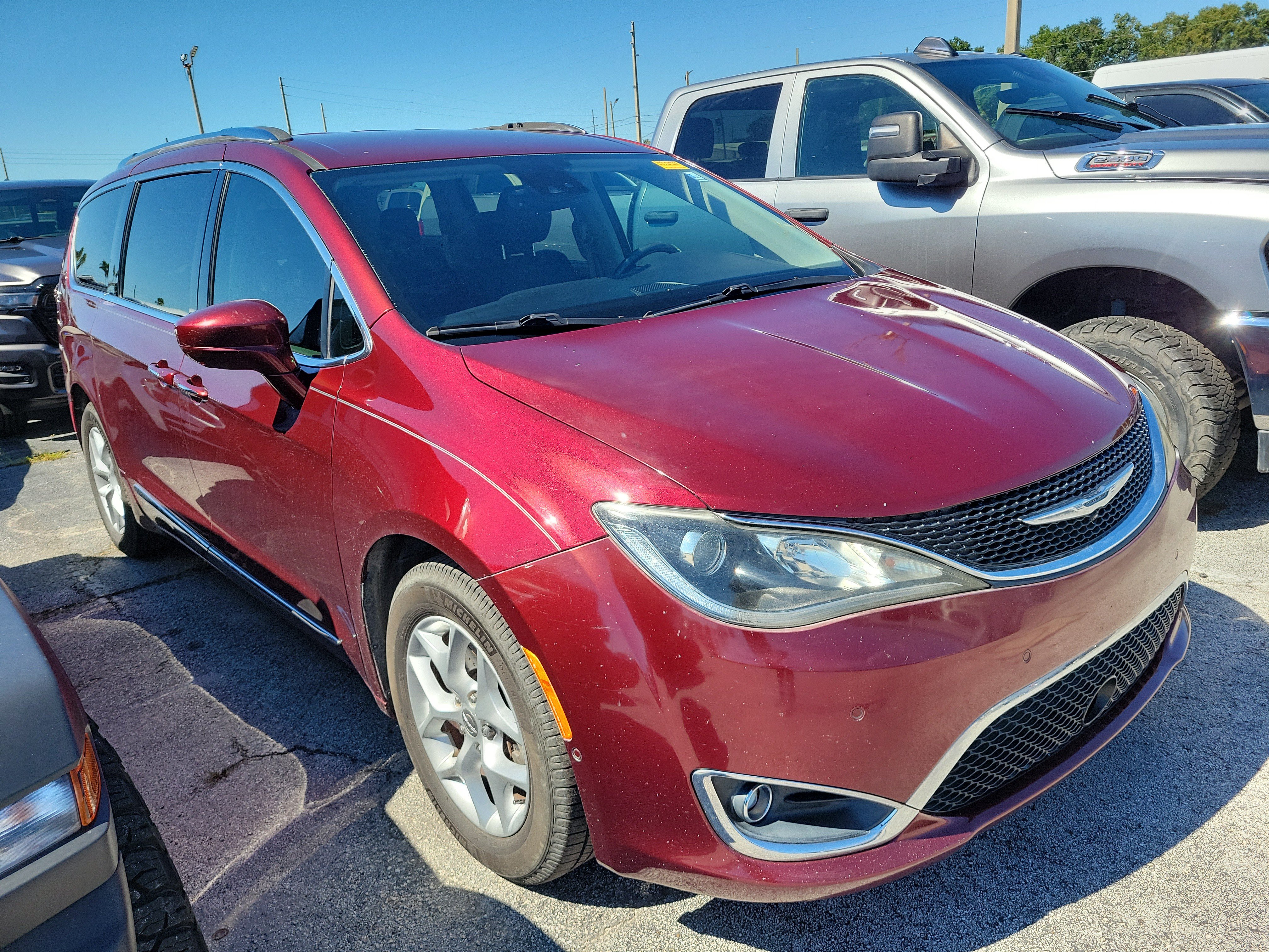 Used 2017 Chrysler Pacifica Touring-L Plus w/ Advanced Safetytec Group FWD image 9