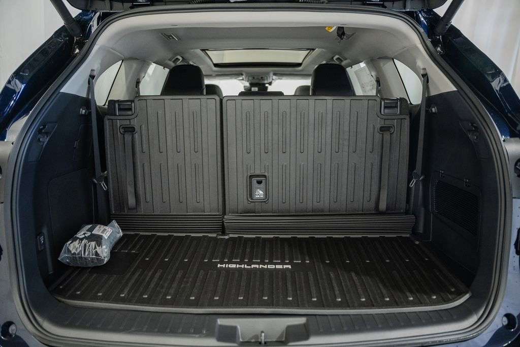 New 2026 Toyota Highlander Platinum image 10