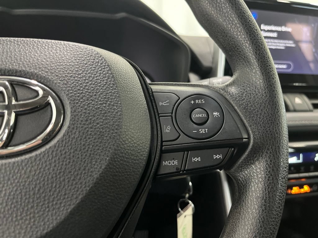 Used 2024 Toyota RAV4 LE AWD/4WD image 7