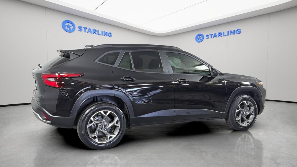 Certified 2025 Chevrolet Trax LT w/ Driver Confidence Package FWD image 10
