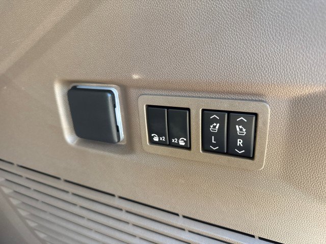 Used 2023 GMC Yukon Denali image 54