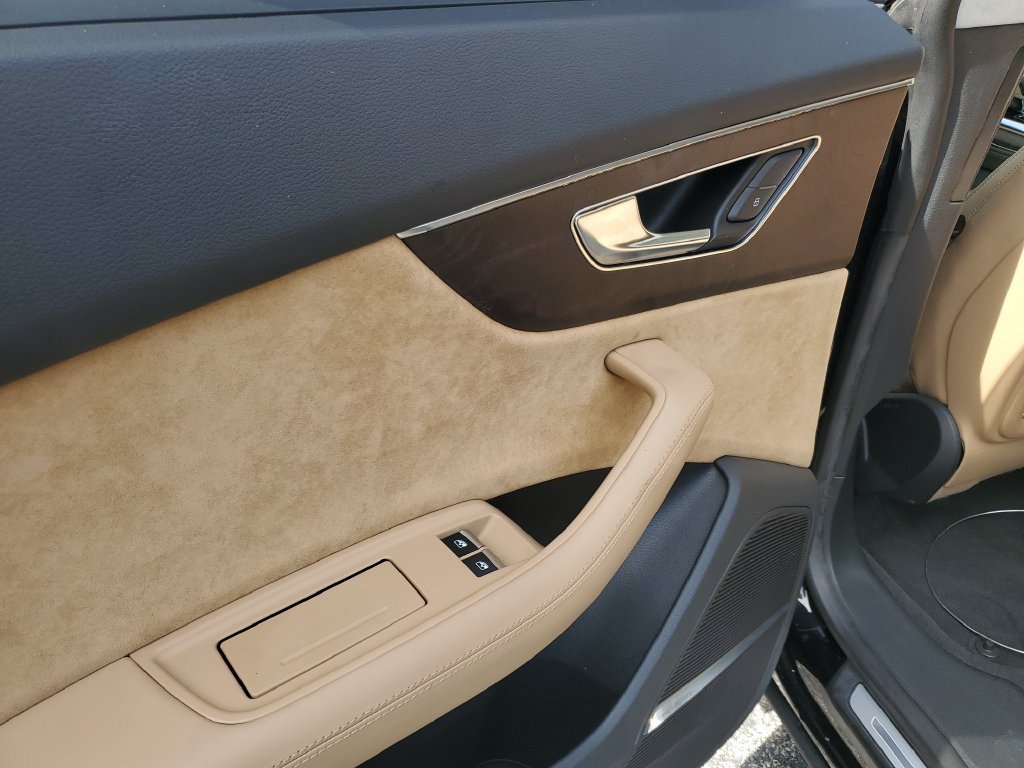 Used 2019 Audi Q8 Prestige w/ Luxury Package AWD/4WD image 13