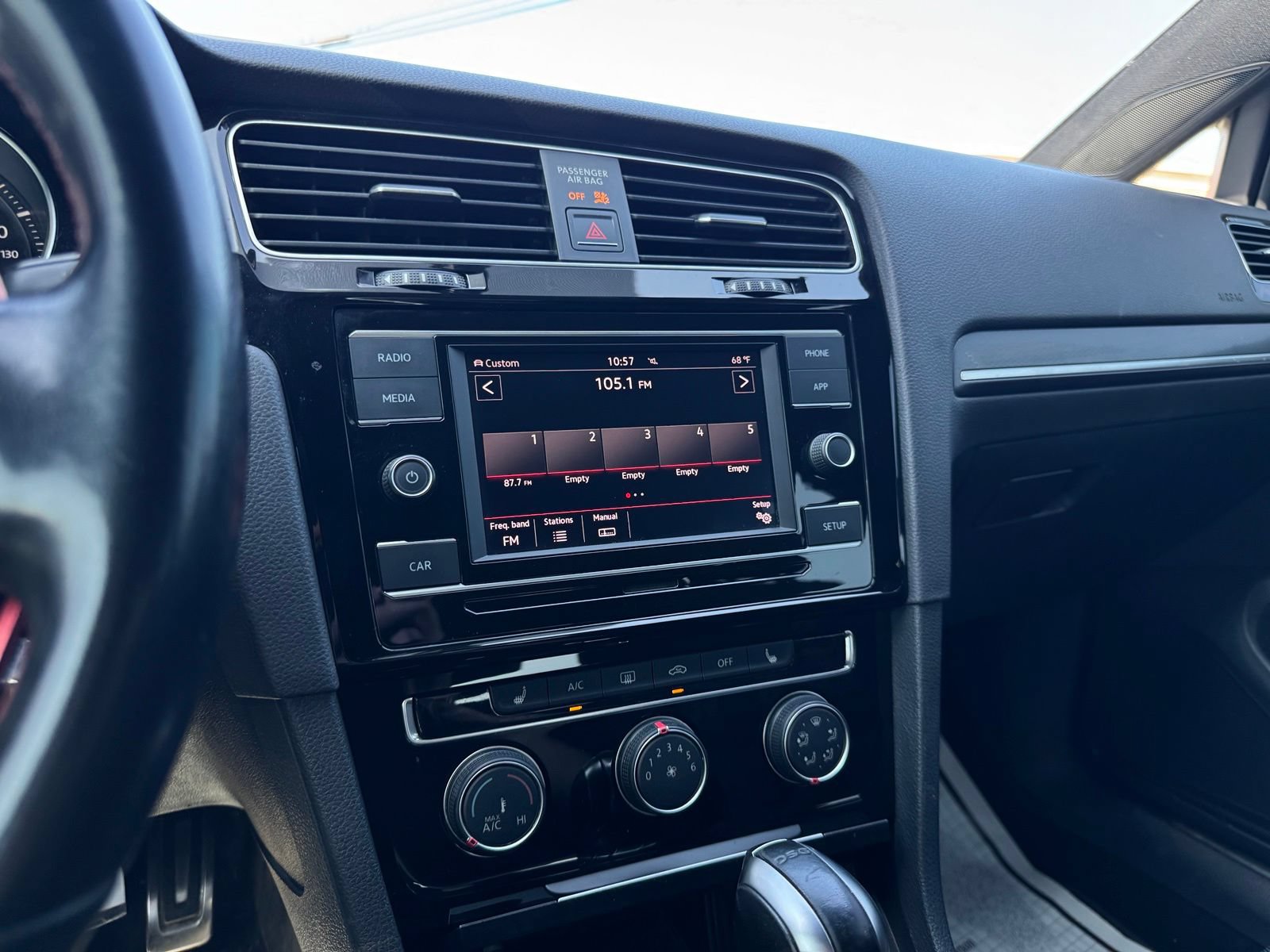 Used 2018 Volkswagen Golf 4-Door FWD image 19
