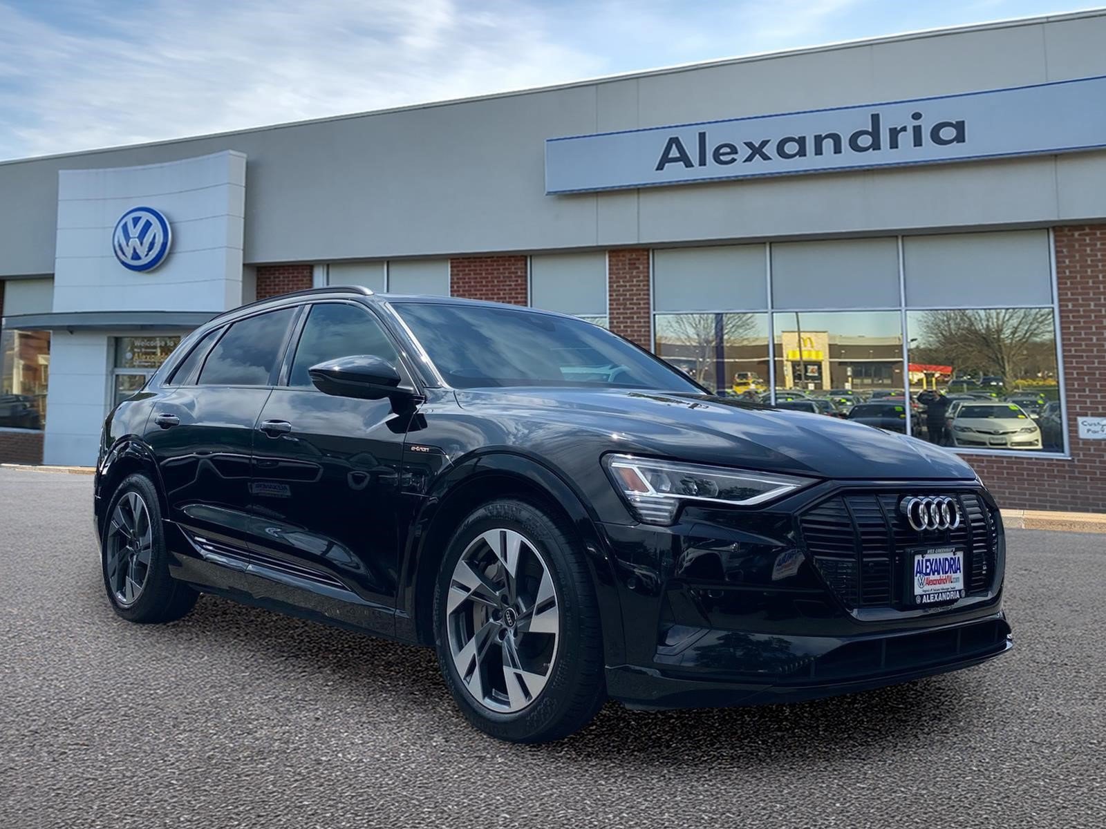 Used 2022 Audi e-tron Premium w/ Convenience Plus Package AWD/4WD image 1