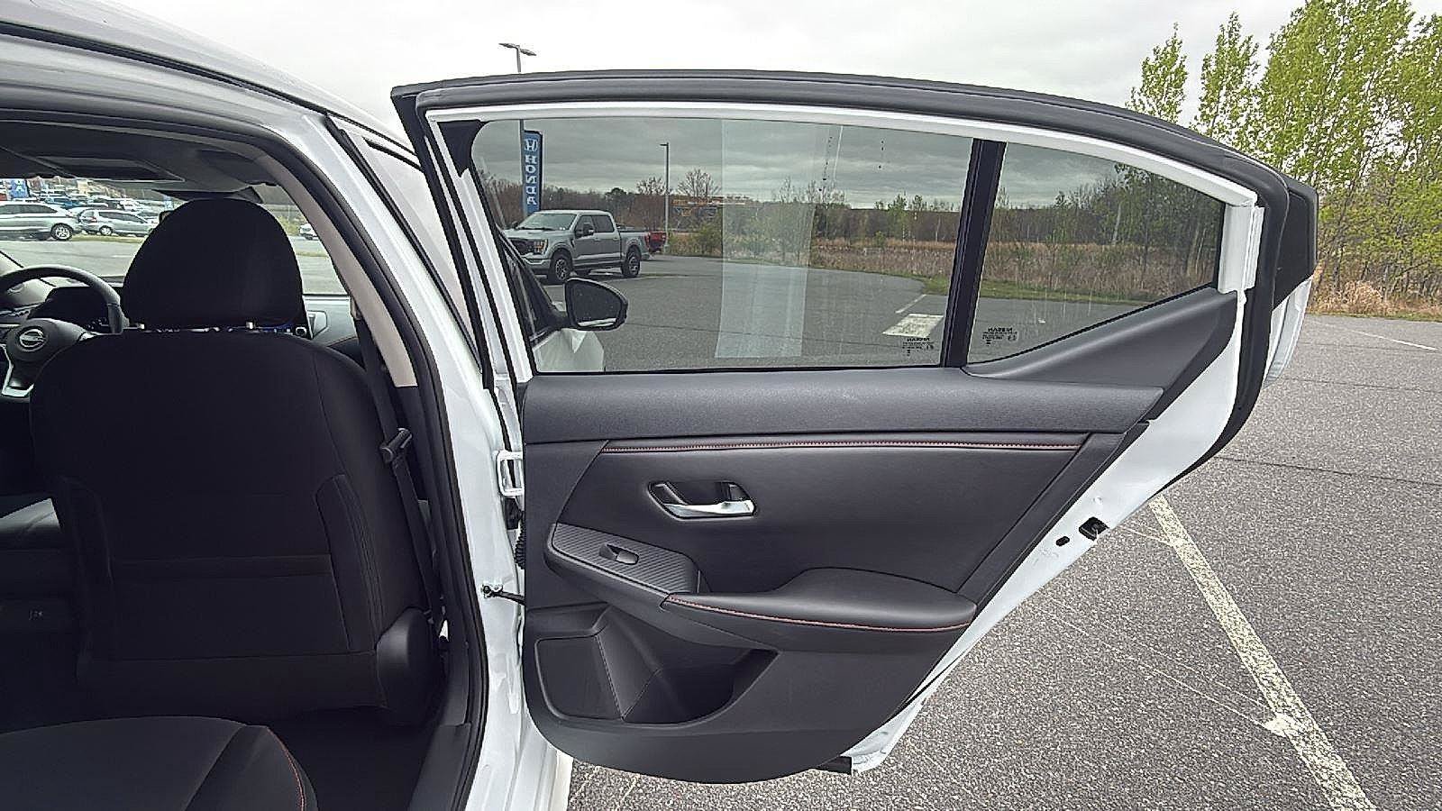Used 2025 Nissan Sentra SR FWD image 18