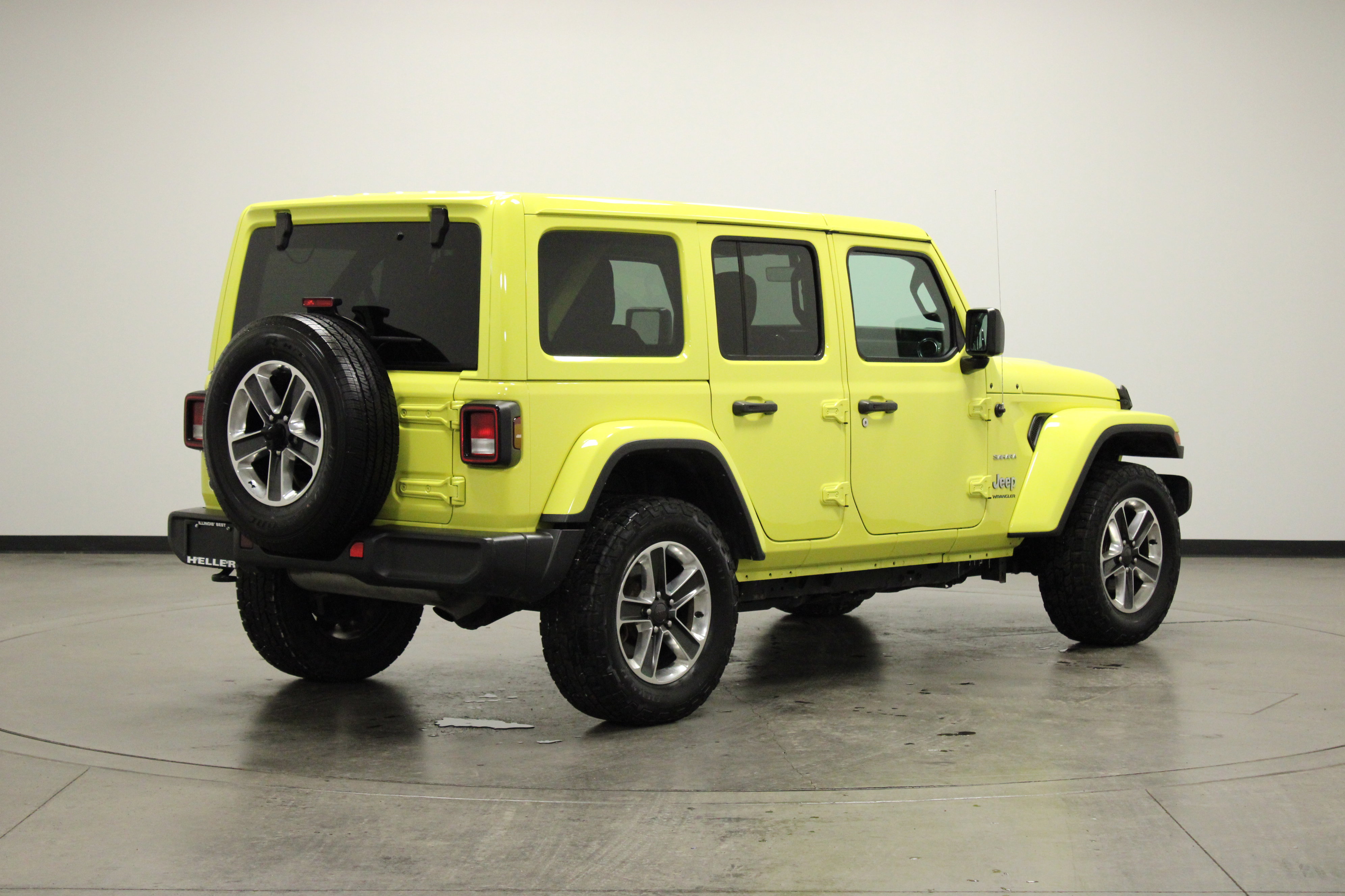 Used 2023 Jeep Wrangler Unlimited Sahara AWD/4WD image 8
