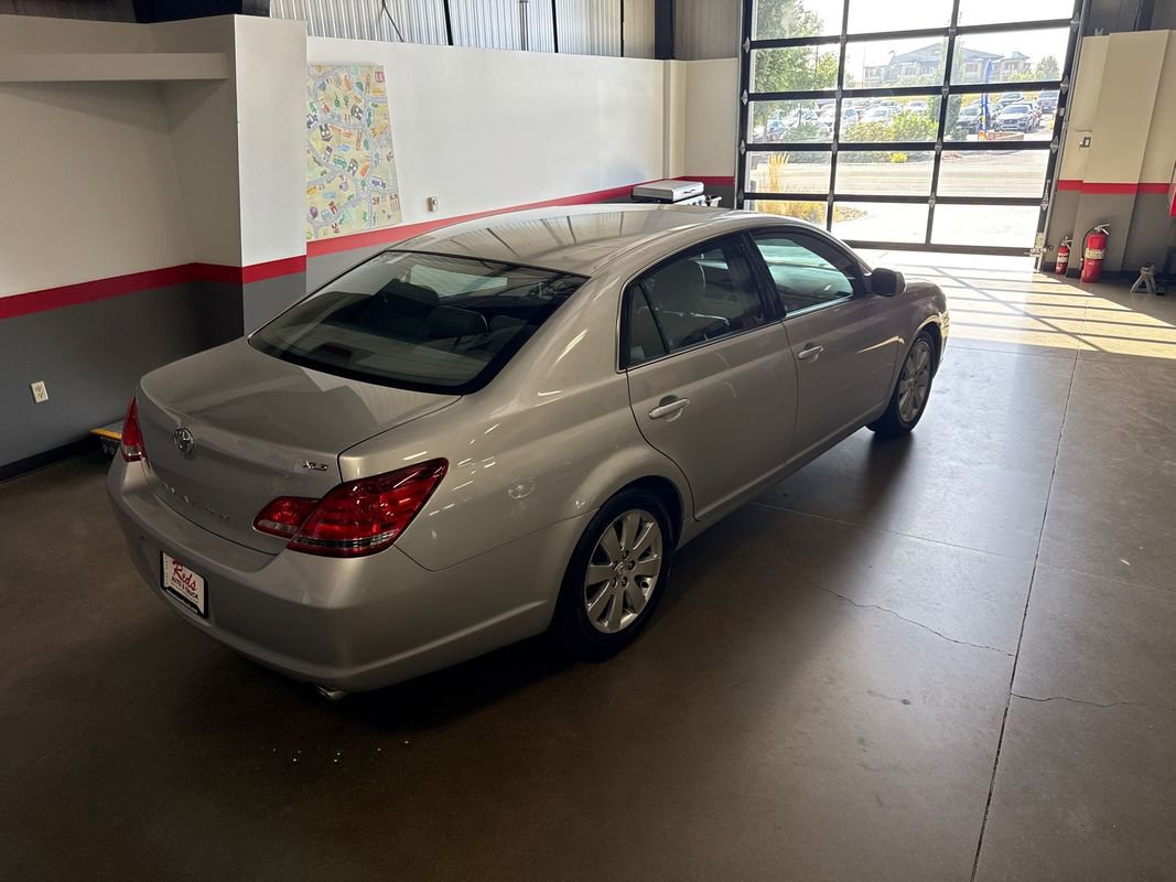 Used 2006 Toyota Avalon XLS image 16