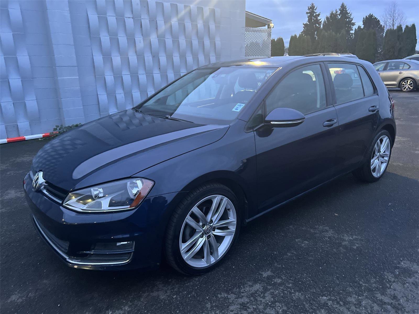 Used 2015 Volkswagen Golf TDI SEL image 2