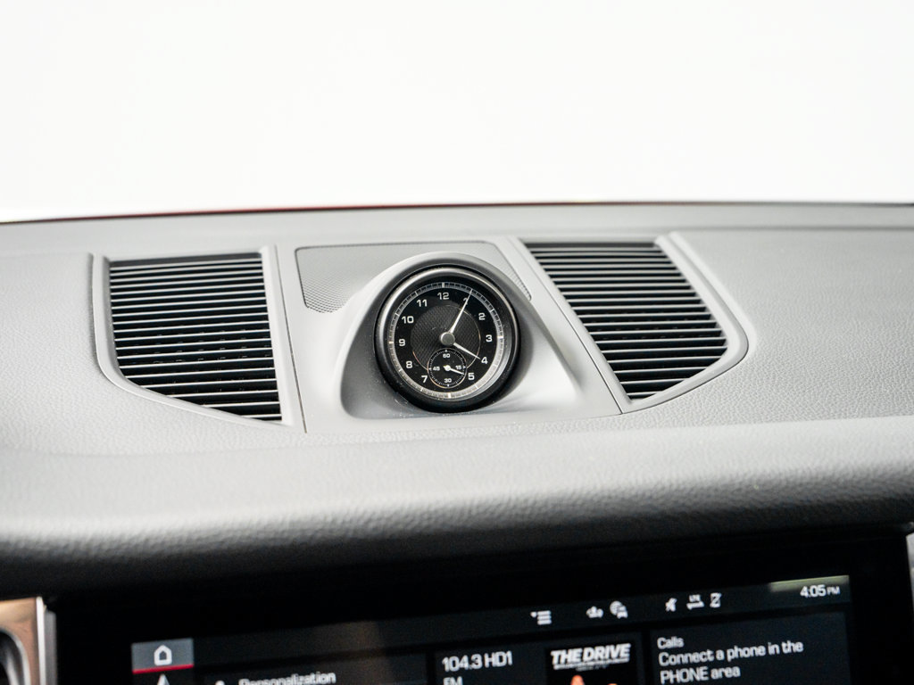 Used 2025 Porsche Macan AWD/4WD image 16