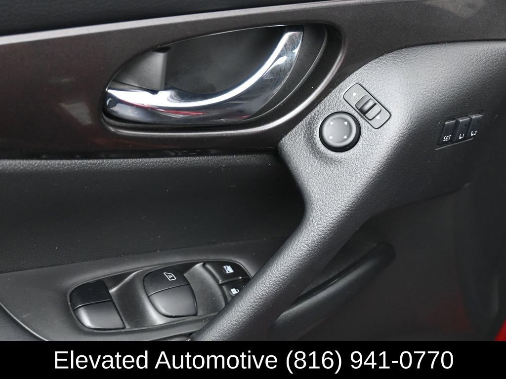 Used 2019 Nissan Rogue SV w/ Premium Package image 15