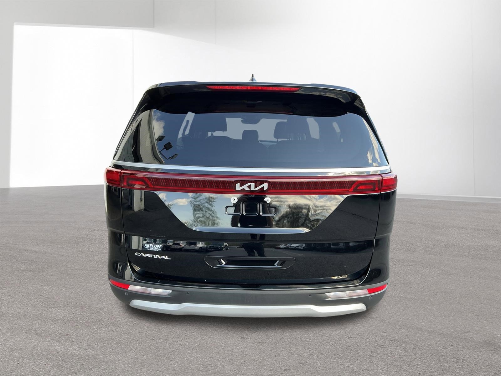 Used 2024 Kia Carnival EX FWD image 4