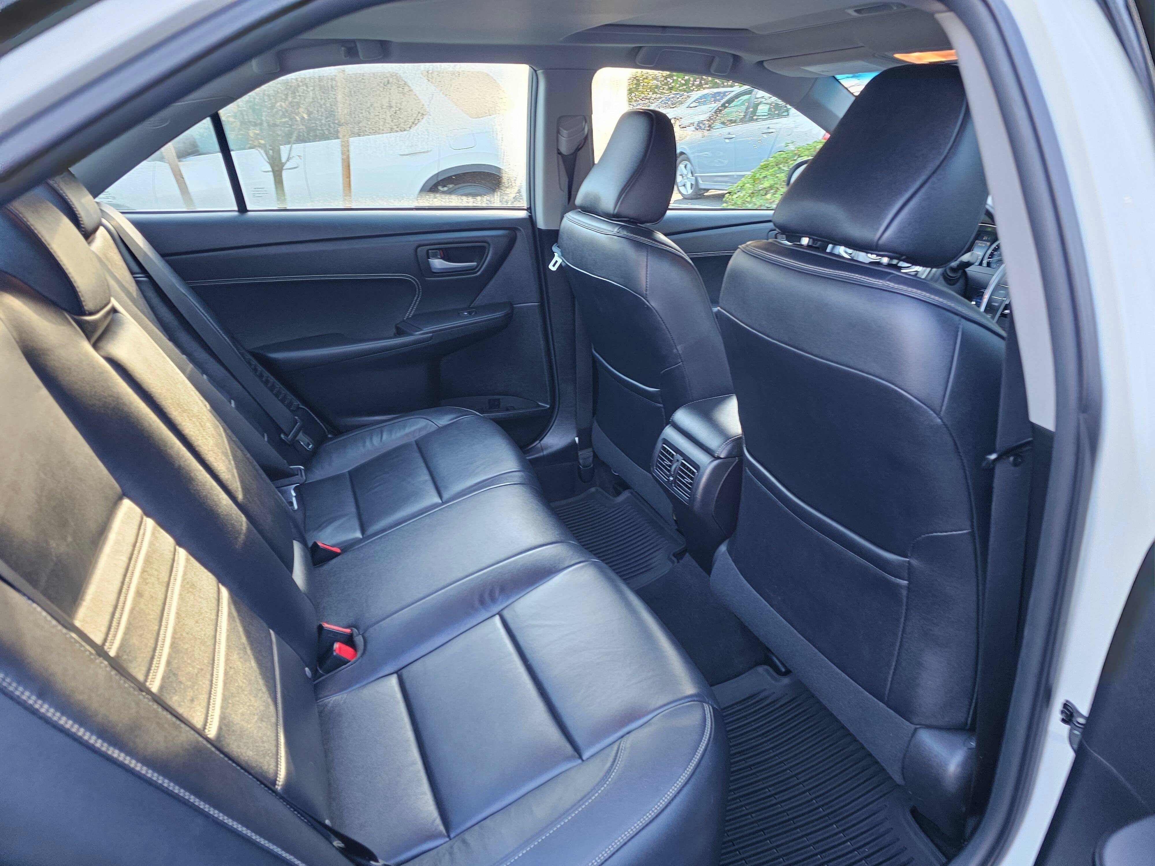 Used 2015 Toyota Camry XLE w/ Moonroof Package FWD image 14