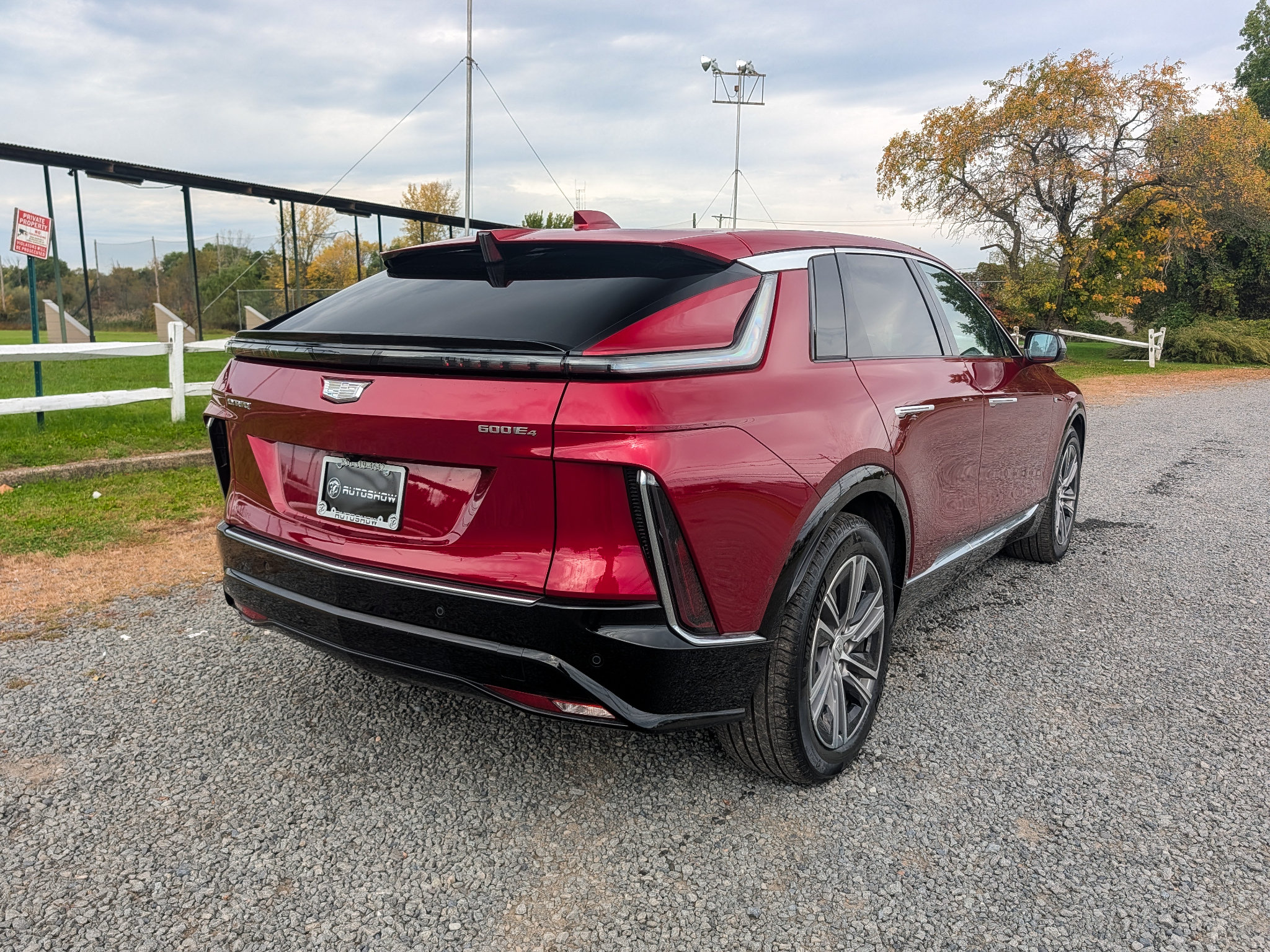 Used 2024 Cadillac Lyriq Luxury AWD/4WD image 5