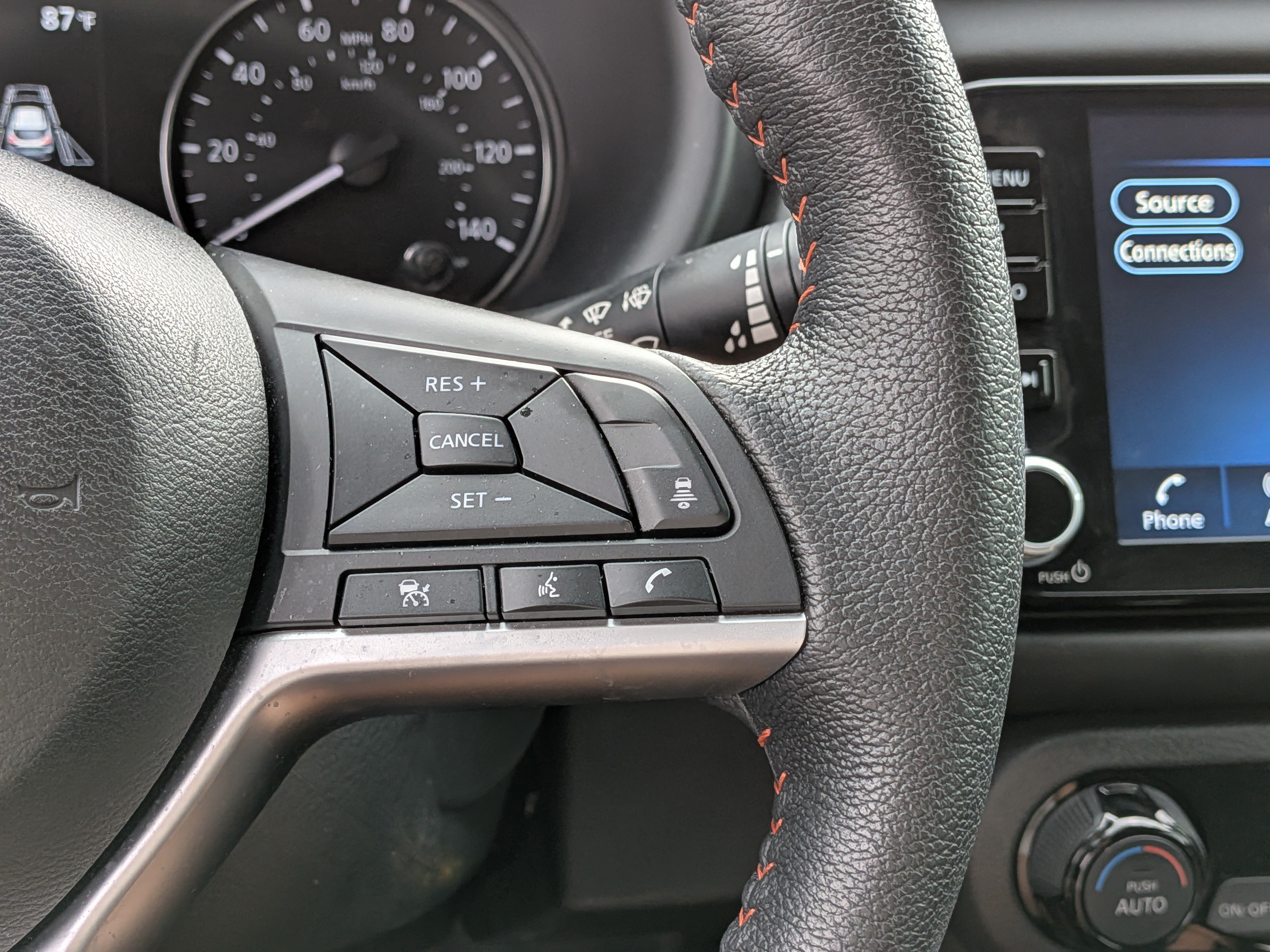 Used 2022 Nissan Kicks SR w/ Interior Electronics Package FWD image 25