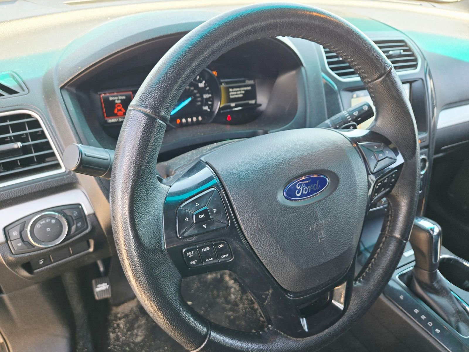Used 2017 Ford Explorer XLT w/ Equipment Group 202A FWD image 9