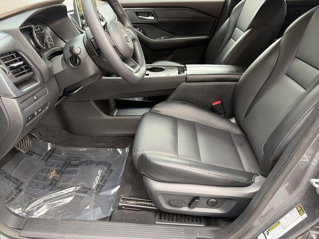 Used 2023 Nissan Rogue SV w/ SV Premium B Package image 29