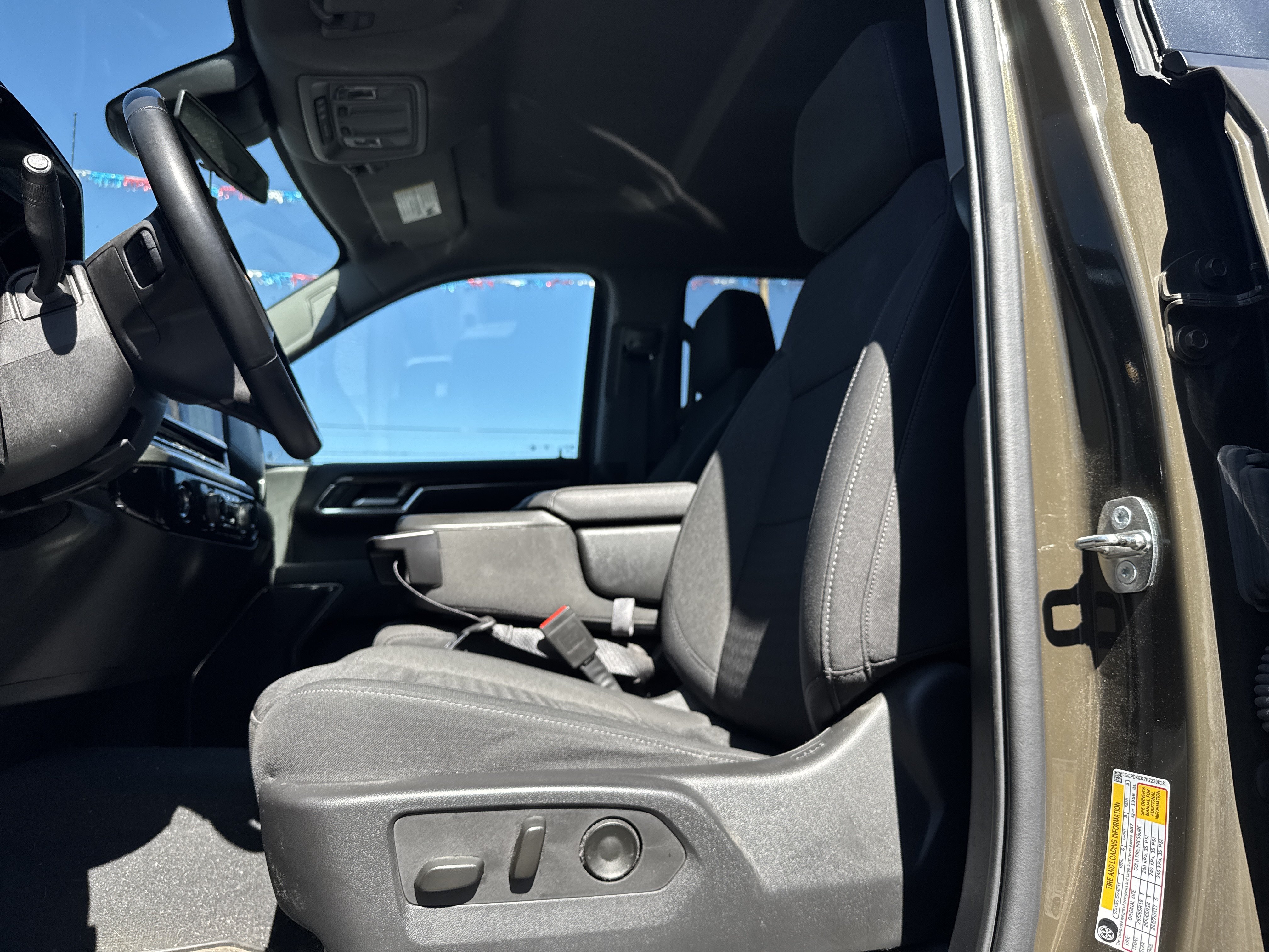 Used 2023 Chevrolet Silverado 1500 LT AWD/4WD image 12