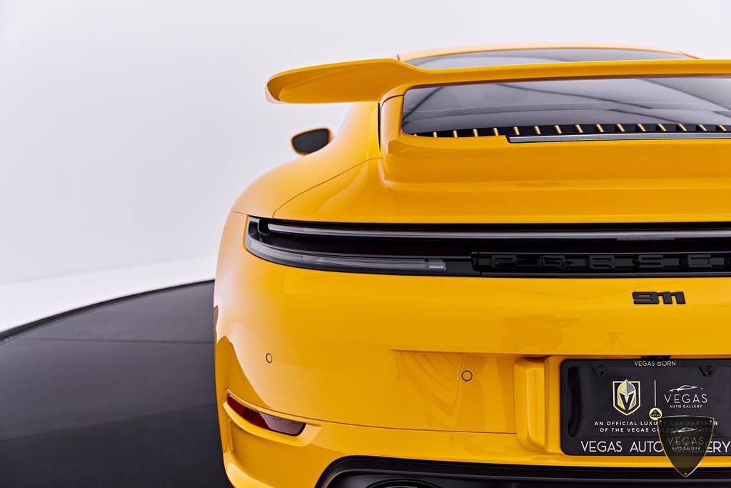 Used 2025 Porsche 911 Carrera RWD image 31