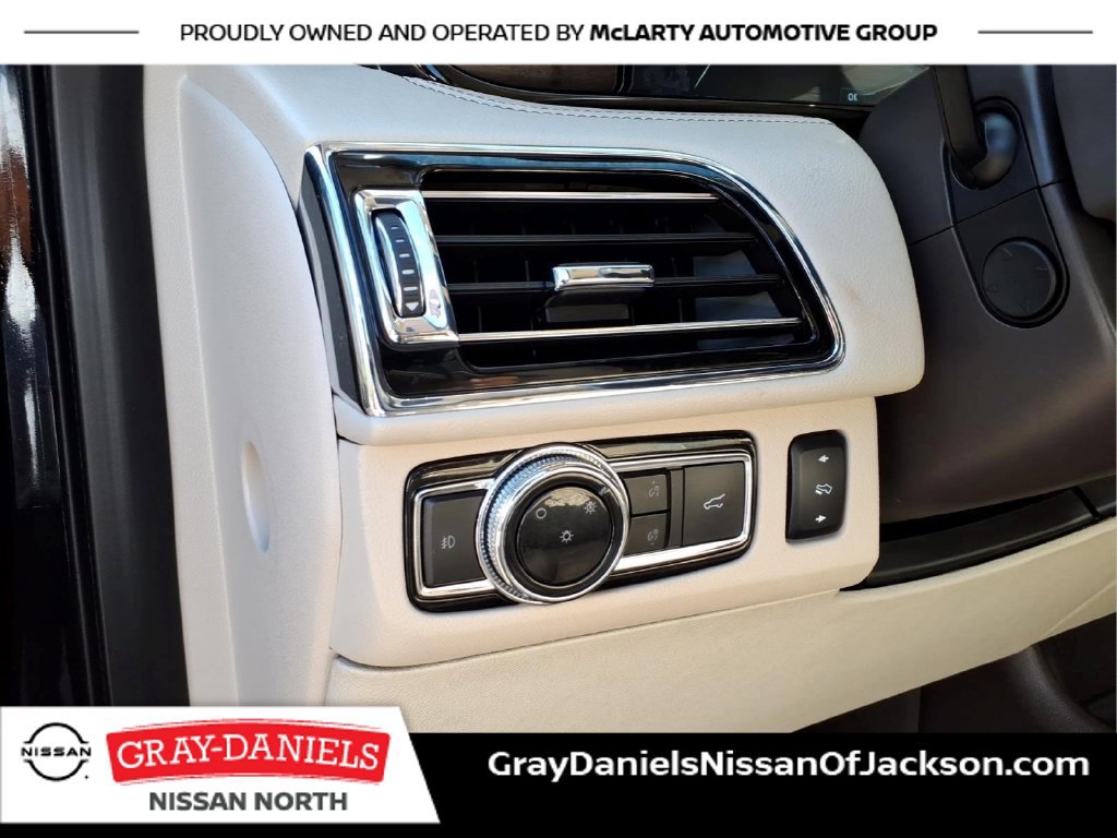 Used 2019 Lincoln Navigator Reserve AWD/4WD image 13
