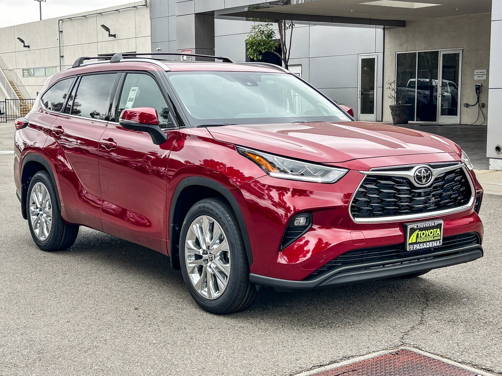 New 2026 Toyota Highlander Limited AWD/4WD image 3