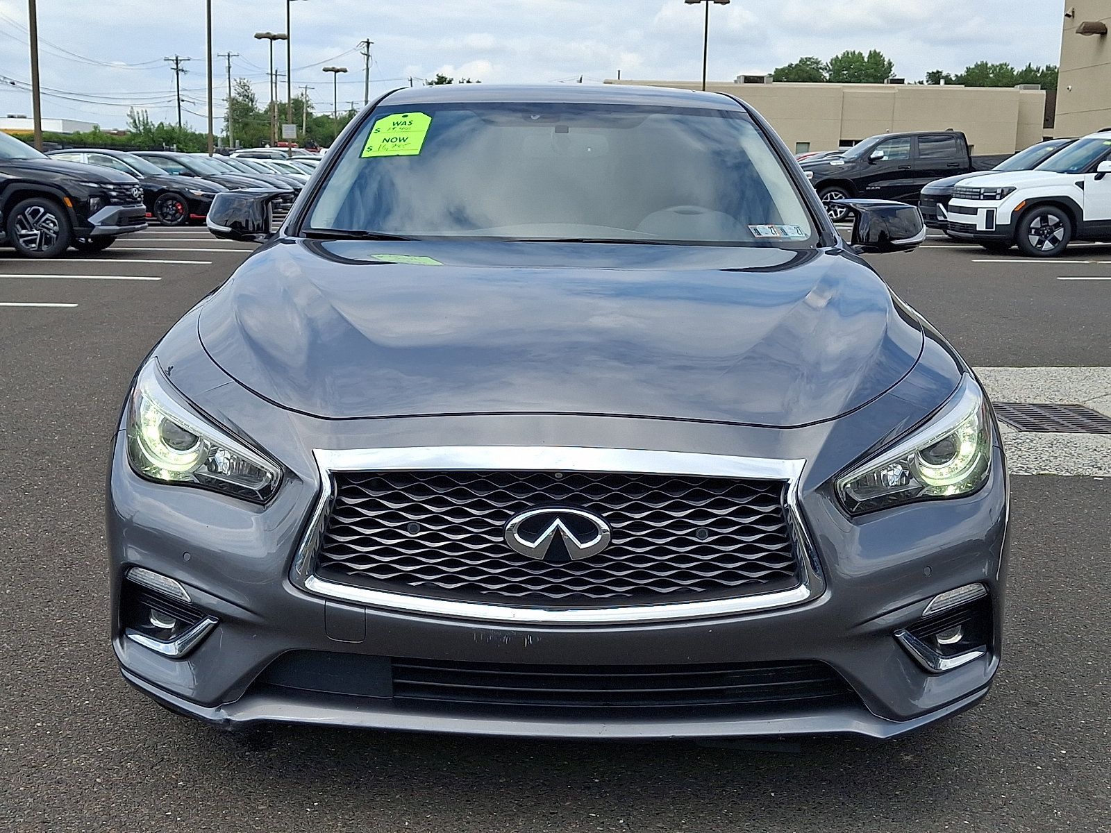 Used 2019 INFINITI Q50 Luxe w/ Essential Package (3.0T Luxe) AWD/4WD image 2