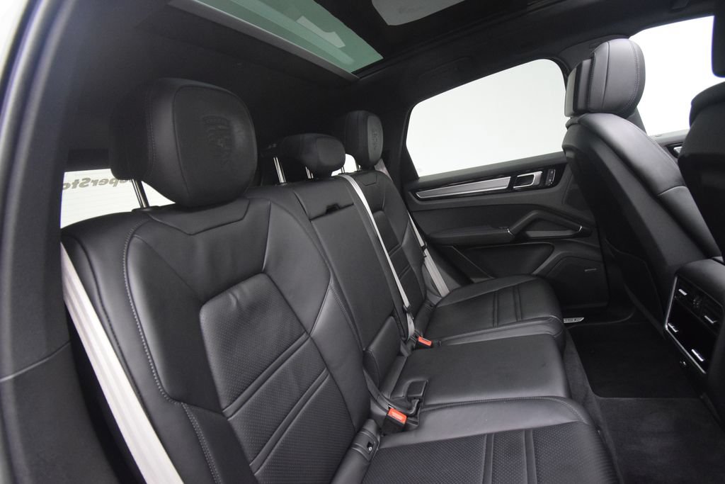 Used 2023 Porsche Cayenne Platinum Edition AWD/4WD image 25