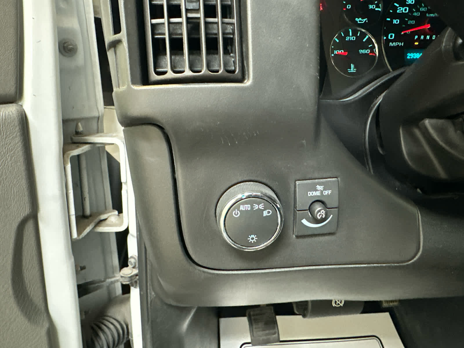 Used 2018 Chevrolet Express 2500 w/ Driver Convenience Package image 21