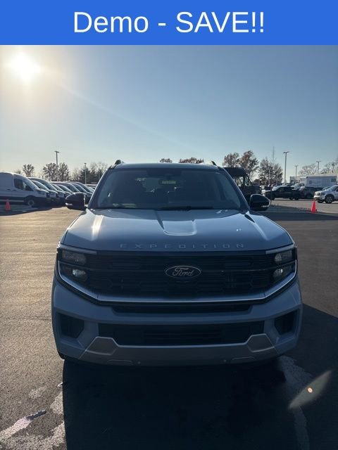 New 2025 Ford Expedition Platinum w/ Platinum Ultimate Package AWD/4WD image 3