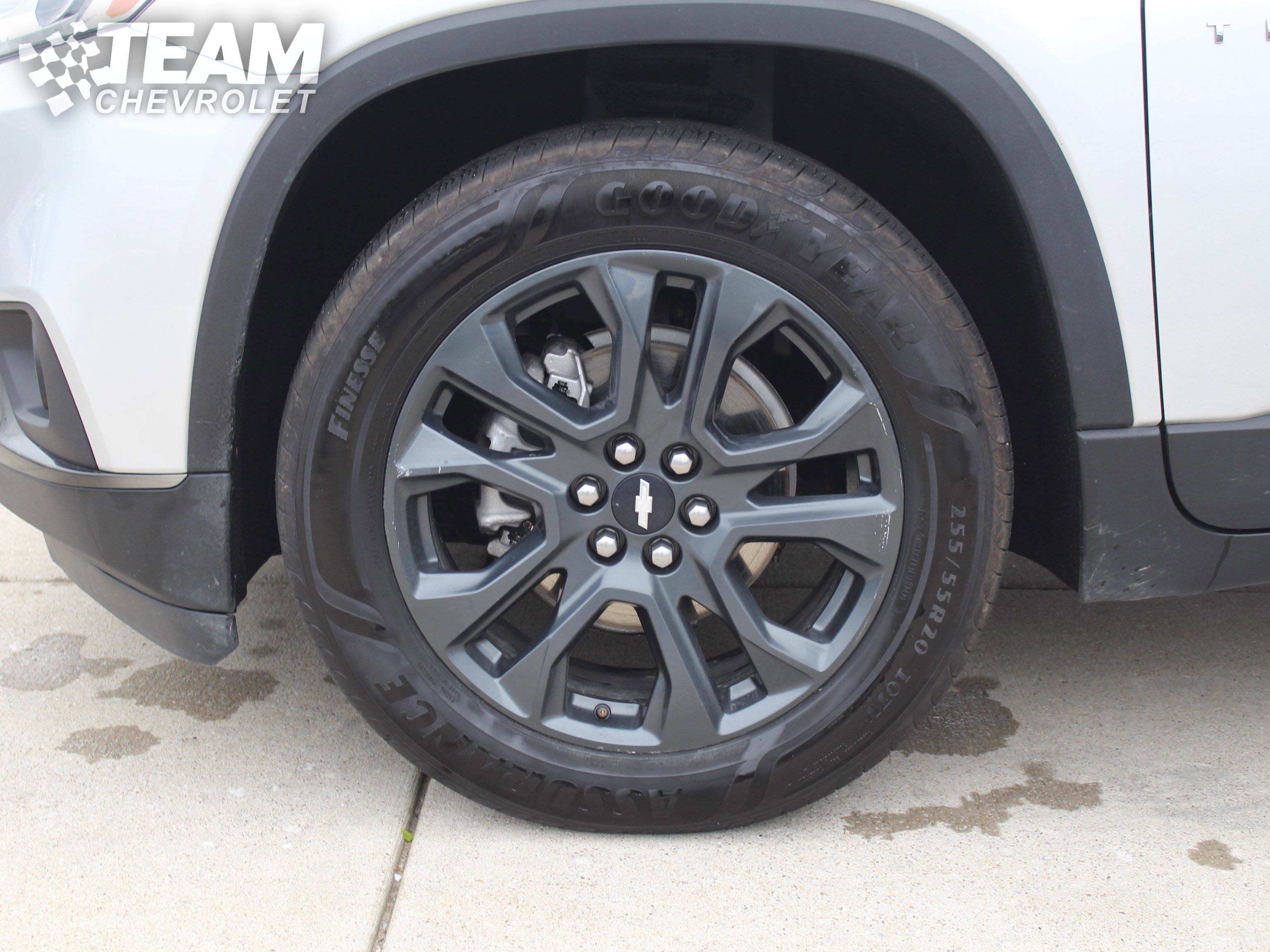 Used 2021 Chevrolet Traverse RS FWD image 32