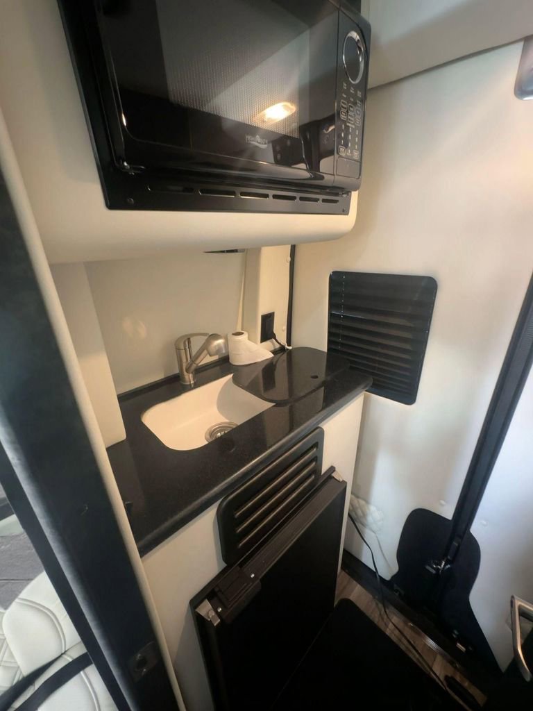 Used 2023 Mercedes-Benz Sprinter 3500 image 28