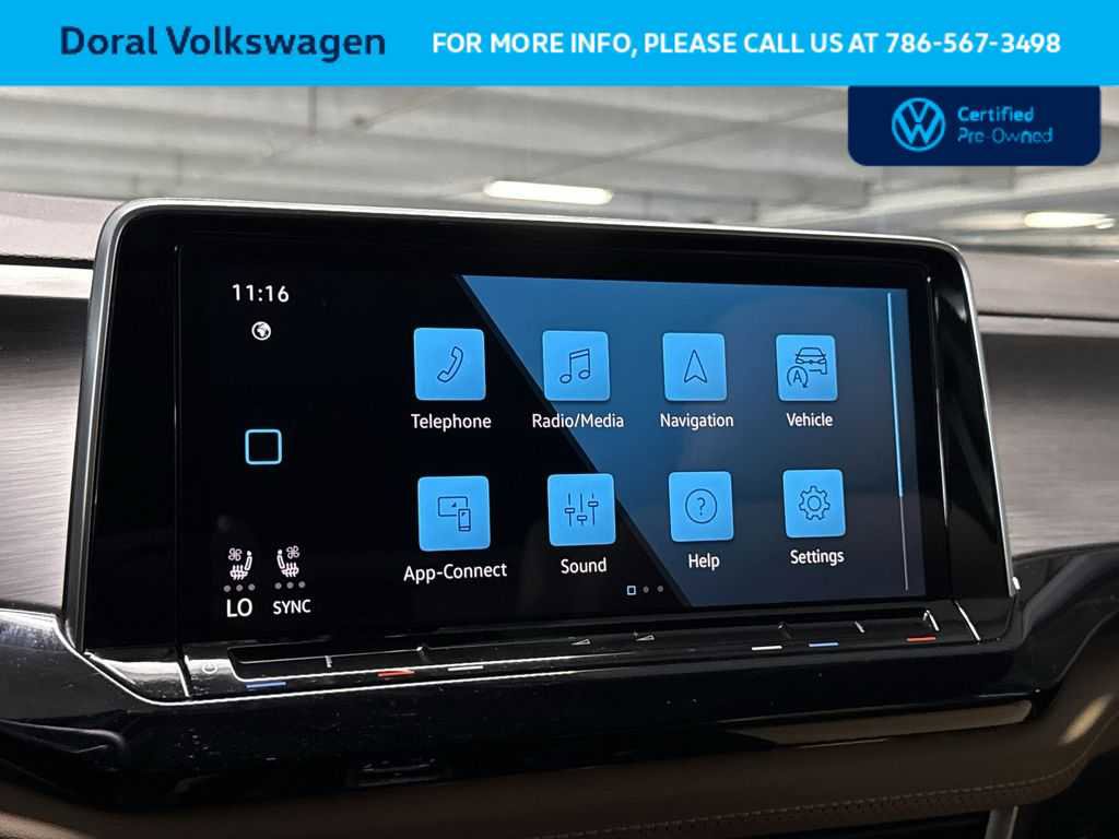 Certified 2024 Volkswagen Atlas Cross Sport SE w/ Panoramic Sunroof Package FWD image 18