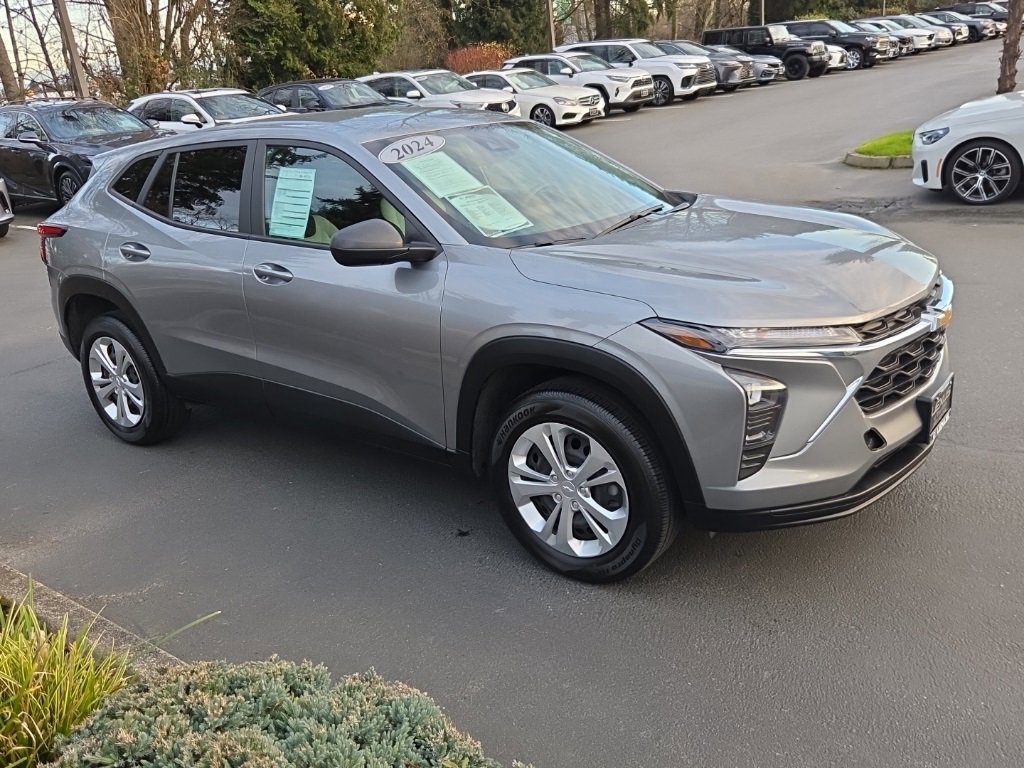 Used 2024 Chevrolet Trax LS w/ Driver Confidence Package image 8