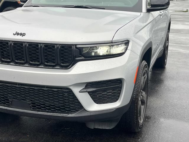New 2025 Jeep Grand Cherokee Altitude AWD/4WD image 9