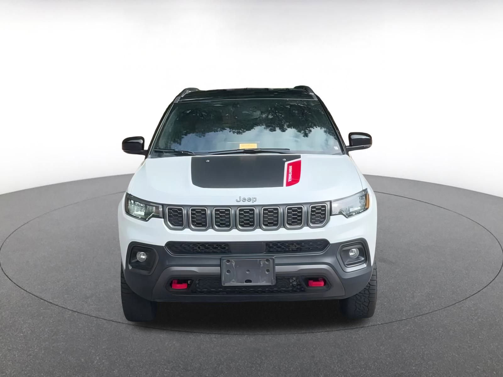 Used 2025 Jeep Compass Trailhawk image 4