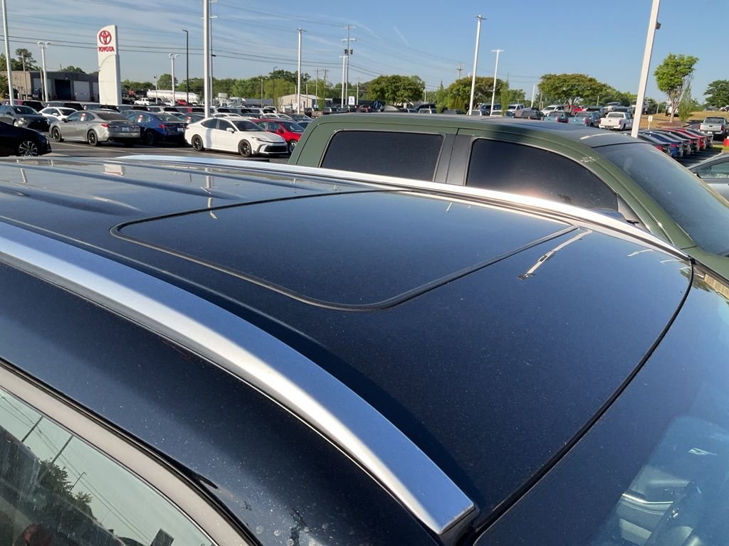 Used 2024 Toyota Highlander Limited AWD/4WD image 3