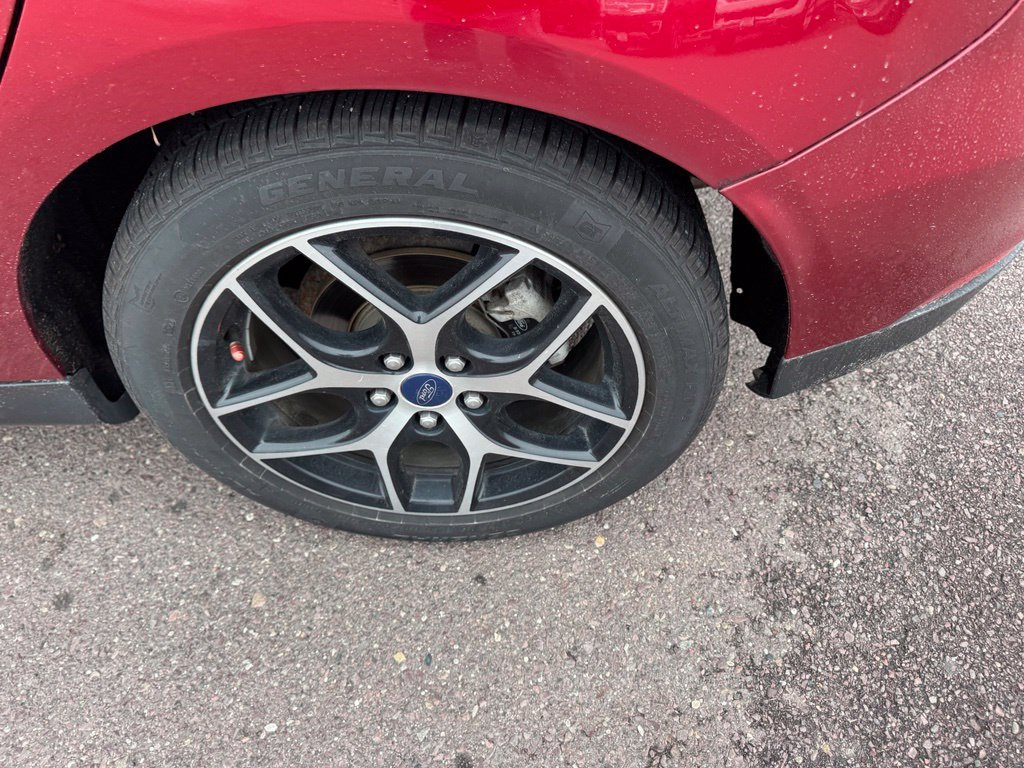 Used 2017 Ford Focus SEL w/ Cold Weather Package FWD image 27