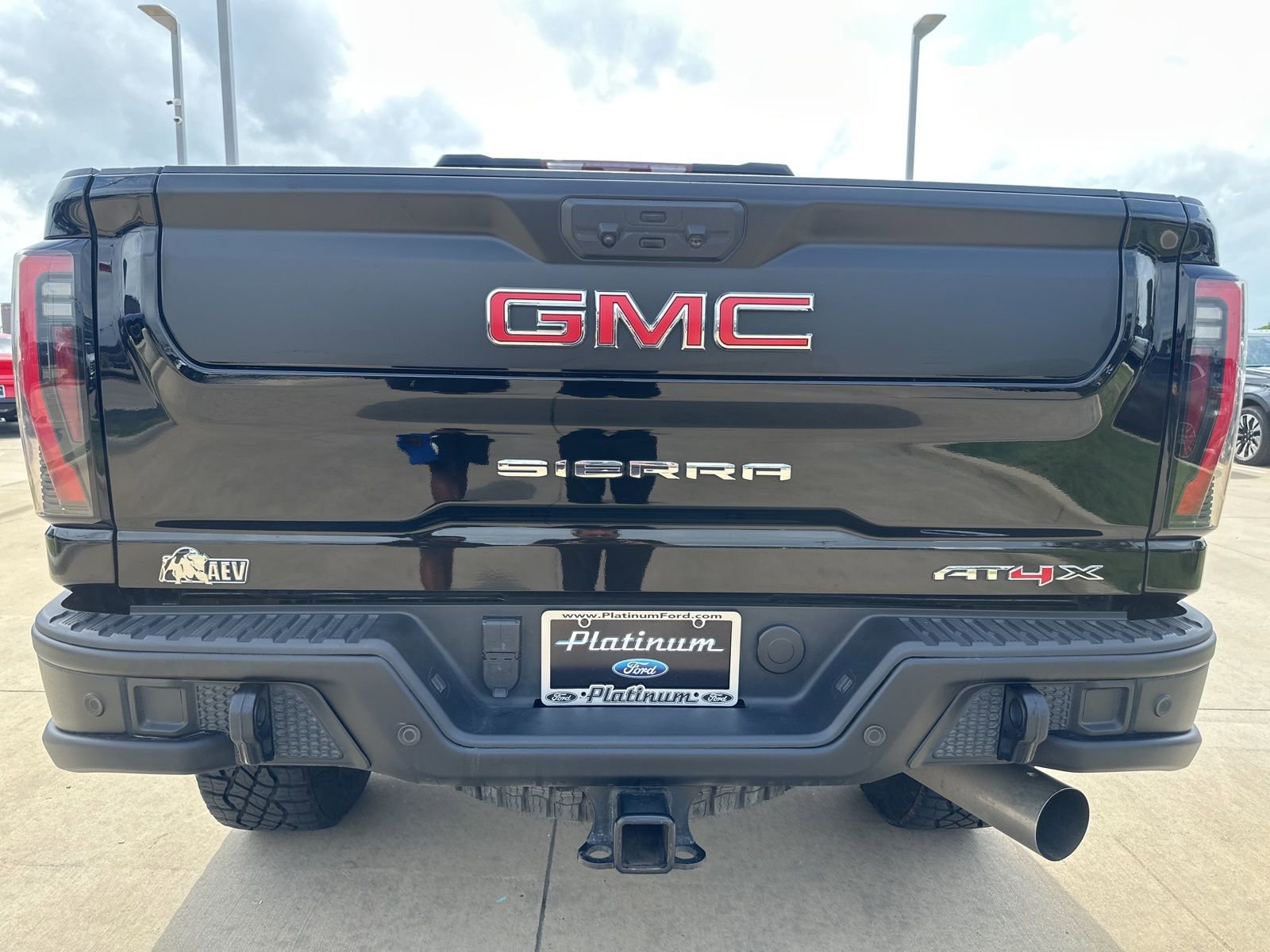 Used 2024 GMC Sierra 2500 AT4X w/ AT4X AEV Edition AWD/4WD image 4