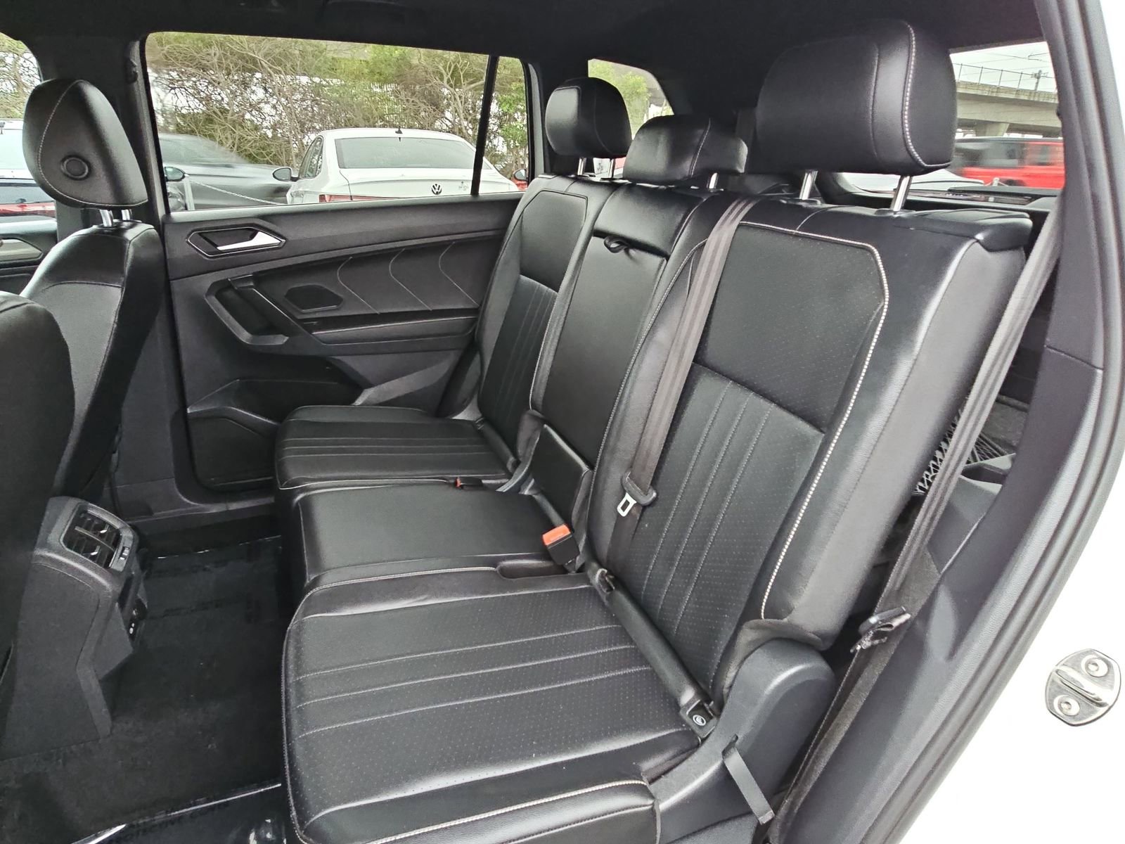 Used 2022 Volkswagen Tiguan SE R-Line image 16