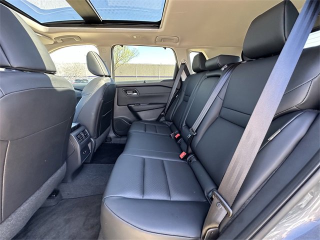 Used 2025 Nissan Rogue SV w/ SV Premium Package image 27