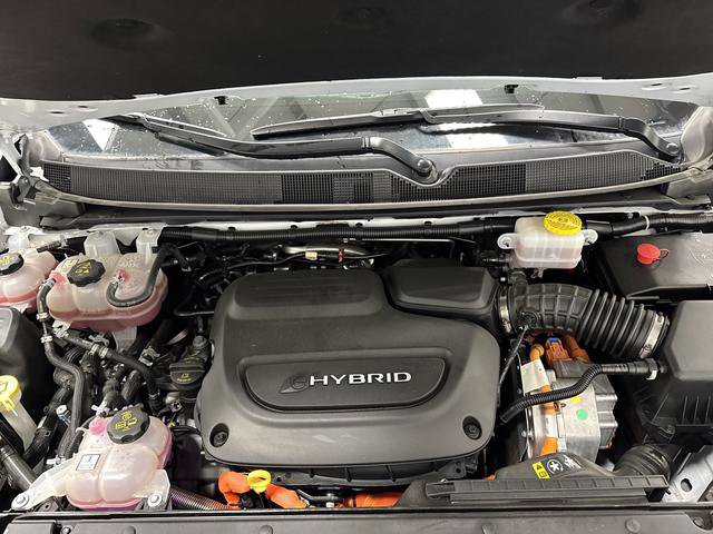 Used 2024 Chrysler Pacifica Select image 38