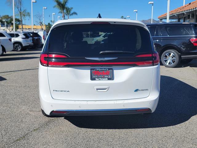 Certified 2024 Chrysler Pacifica Select image 7