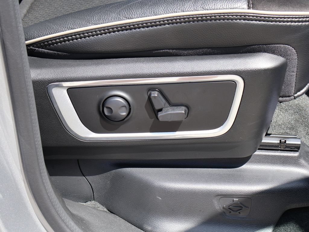 Used 2023 RAM 1500 Laramie AWD/4WD image 10