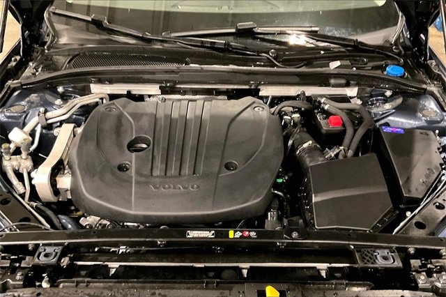 Certified 2025 Volvo V60 B5 Cross Country Plus image 11