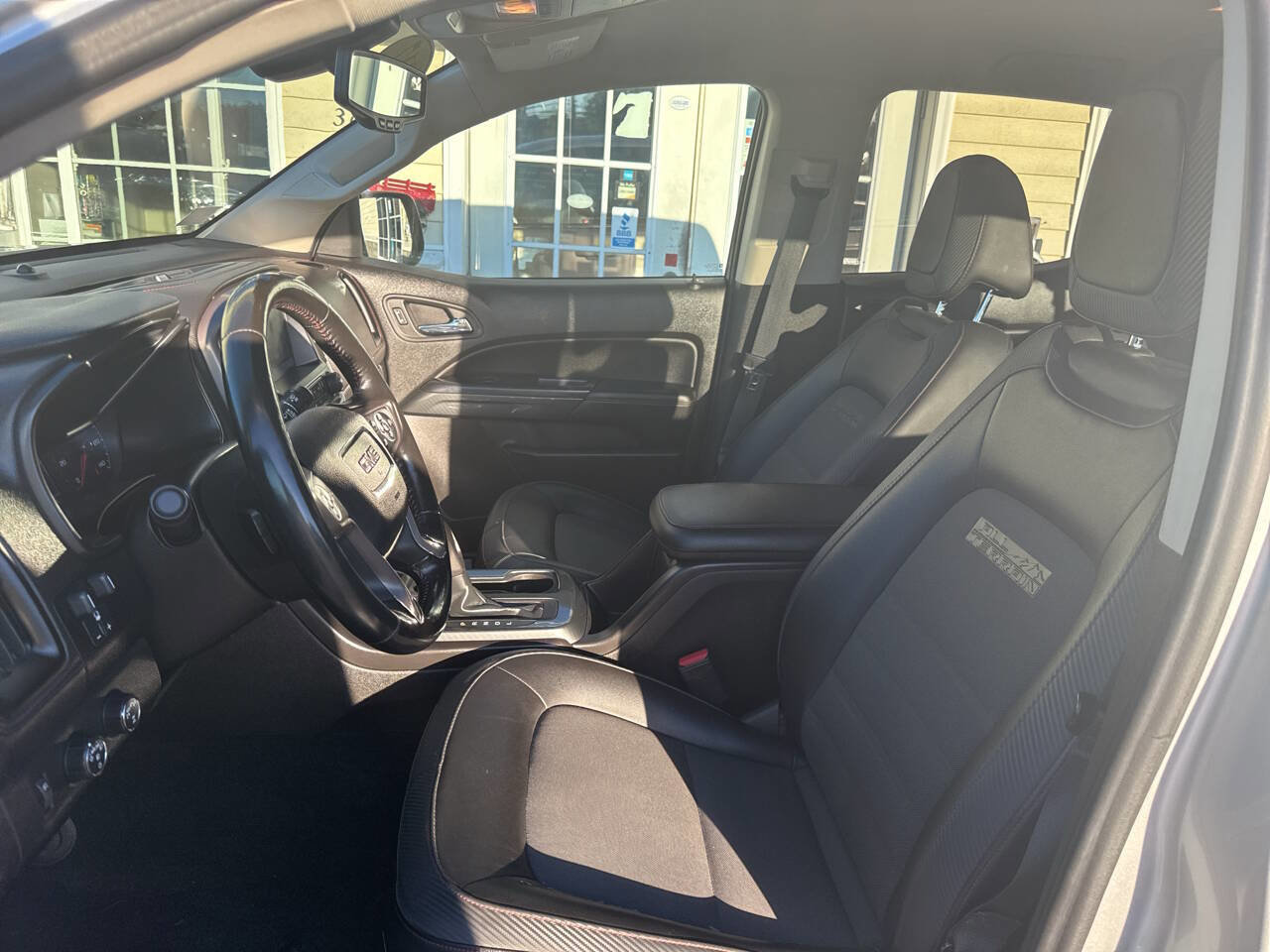 Used 2017 GMC Canyon SLE w/ All Terrain Package image 17